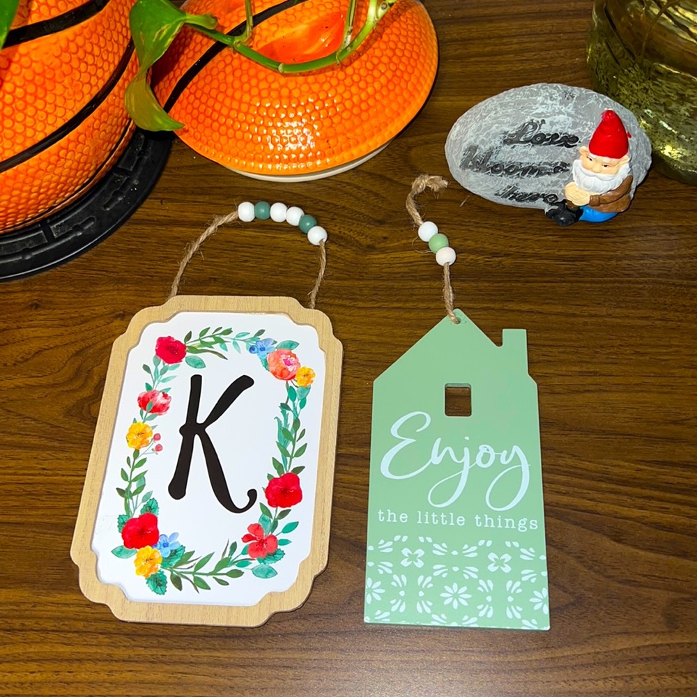 Initial “K” Floral Plaque & House Shaped “Remember Little Things” Beaded Decor